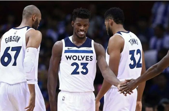 阿森纳继续5分领跑，切尔西利物浦遭遇冷门（阿森纳5分优势继续领跑，切尔西与利物浦相继爆冷）